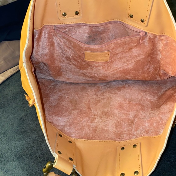 Falor Leather Shoulder Bag - Picture 6 of 8